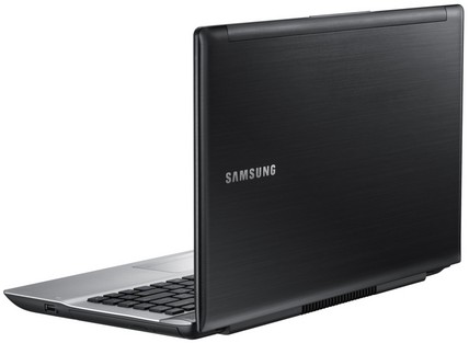 Ноутбук Samsung QX412 вместил 14-дюймовый экран в 13,3-дюймовый корпус