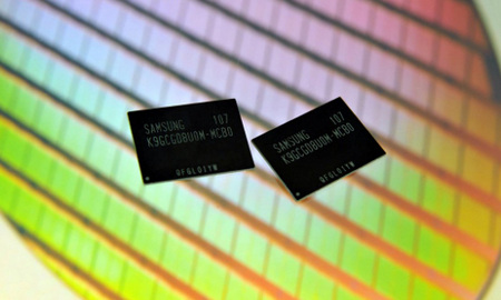 Samsung начинает выпуск скоростной 64 Гбит MLC NAND с интерфейсом Toggle DDR2
