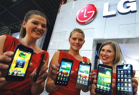 LG снижает прогноз по продажам смартфонов