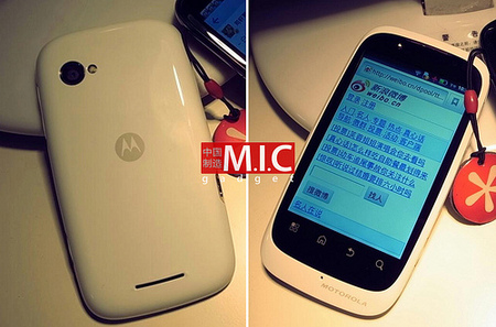 Недорогой Android смартфон Motorola Domino+ засветился в Китае