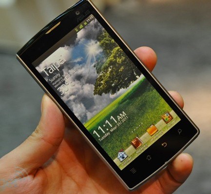 Смартфон-планшет ASUS Padfone с NVIDIA Tegra 3 выйдет в феврале