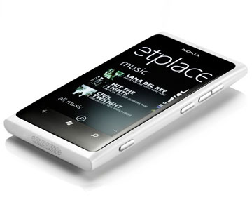В феврале появится белая модель смартфона Nokia Lumia 800