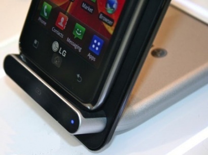 LG WCD-800 — беспроводная зарядка для смартфонов