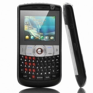 Телефон TriZone: QWERTY-клавиатура и поддержка трех SIM-карты