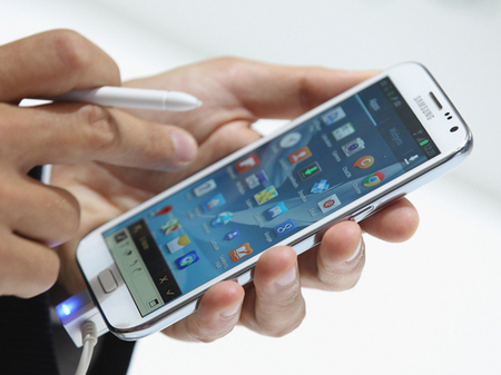 Гибрид смартфона и планшета Samsung Galaxy Note II поступил в продажу