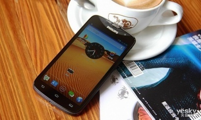 Новый смартфон Xenium W7555 от компании Philips
