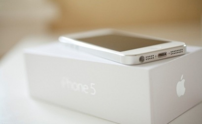 Новый iPhone 5c популярен у покупателей России