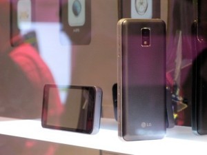 LG GW990 станет первым телефоном на основе ОС MeeGo