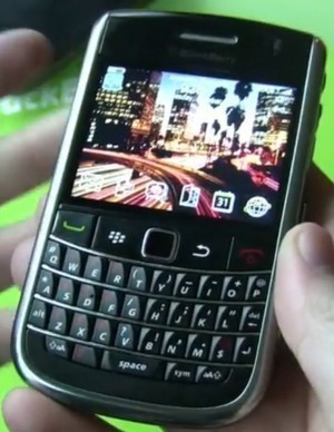 BlackBerry Bold 9650 - моноблок с QWERTY клавиатурой